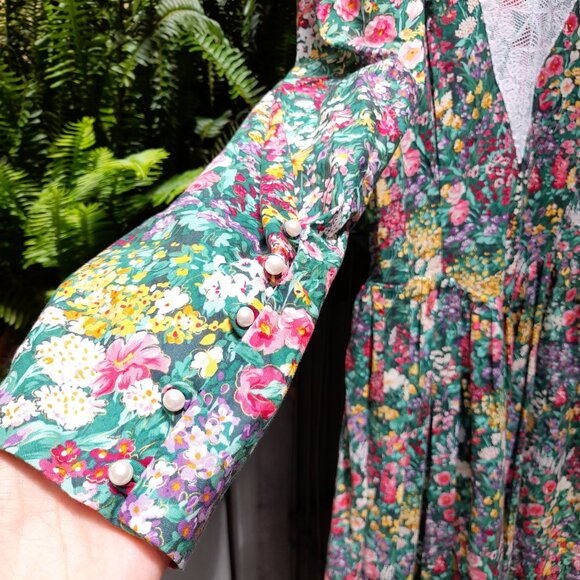 Vintage 80s Victorian Floral Dress with Lace Size Small Handmade 36" Bust - Picture 4 of 16